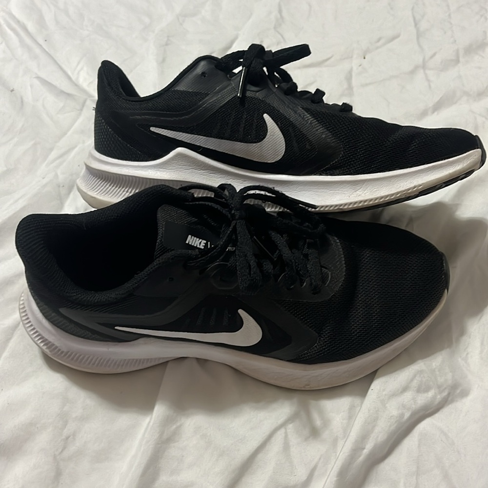 Nike tennis shoes